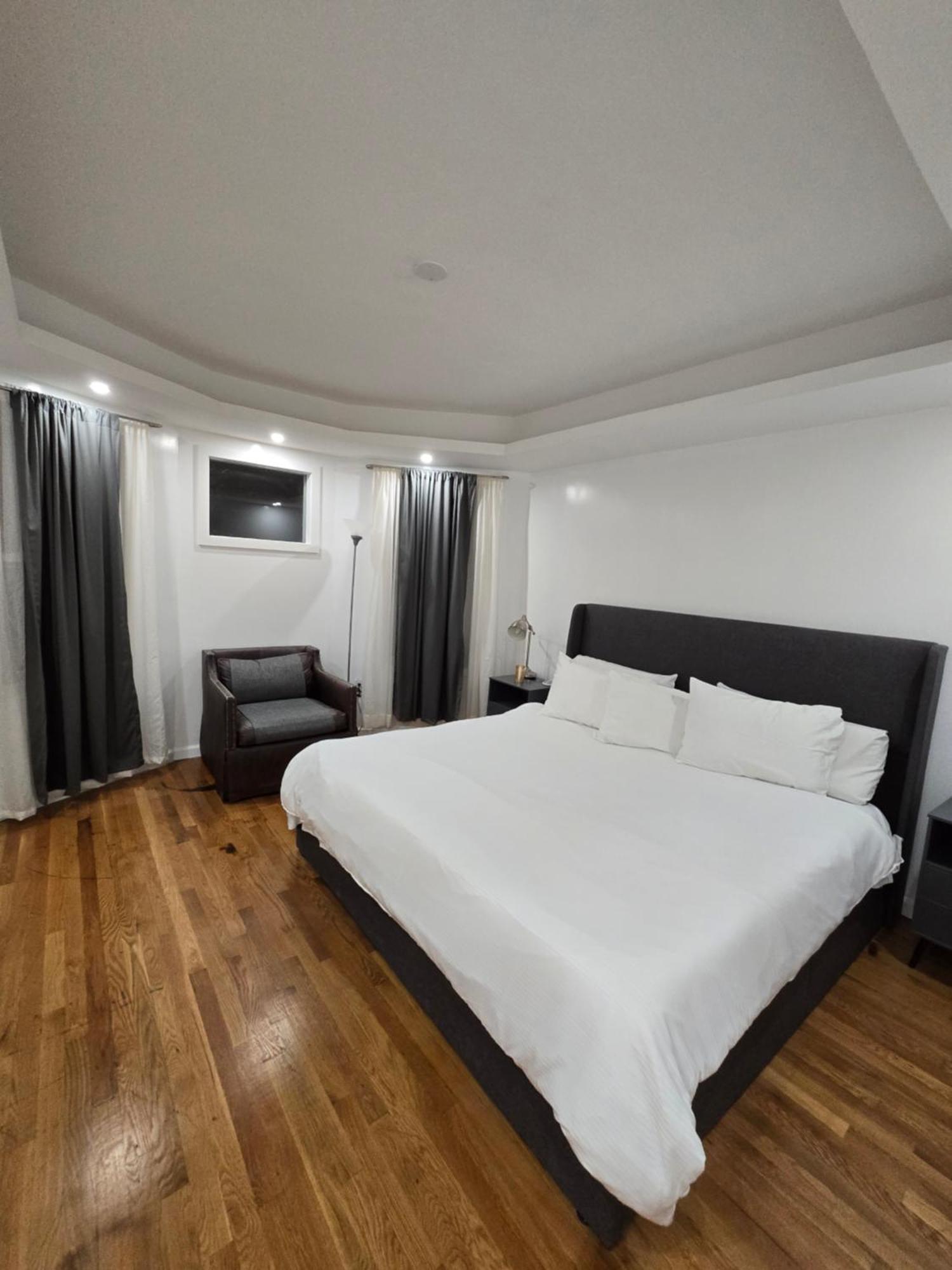 Beautiful Boston Bedroom - New Renovation Exterior photo