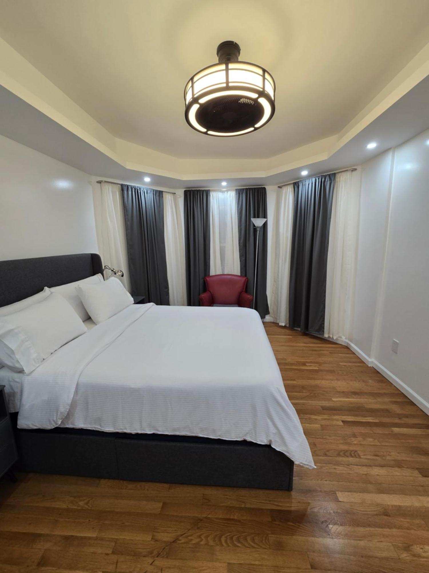 Beautiful Boston Bedroom - New Renovation Exterior photo